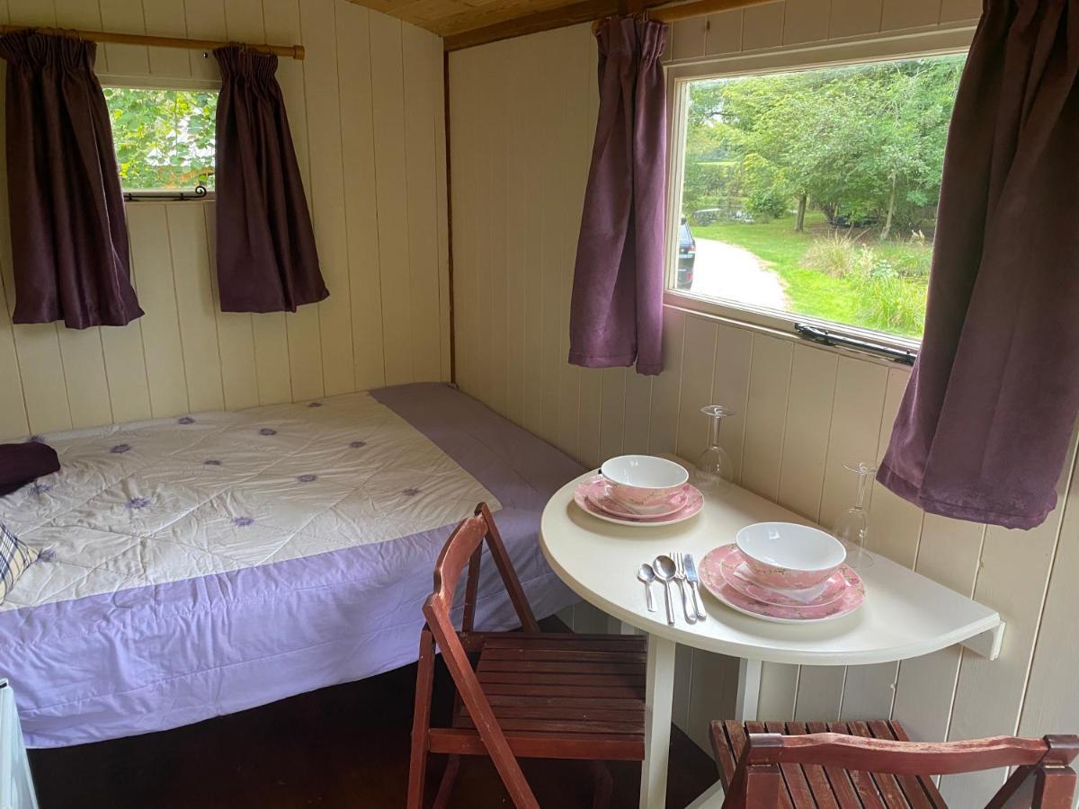 The Shepherd'S Hut - Wild Escapes Wrenbury Off Grid Glamping - Ages 12 And Over Baddiley Exteriér fotografie