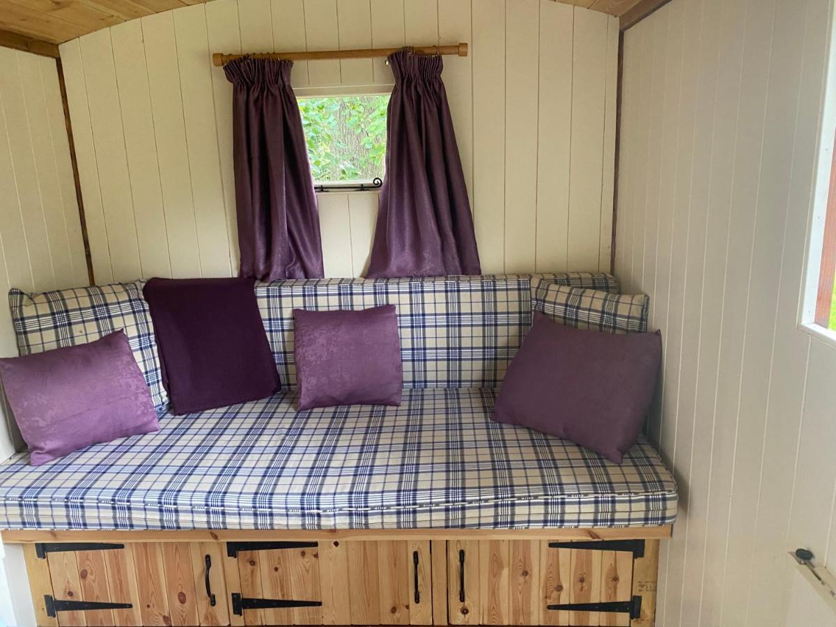 The Shepherd'S Hut - Wild Escapes Wrenbury Off Grid Glamping - Ages 12 And Over Baddiley Exteriér fotografie