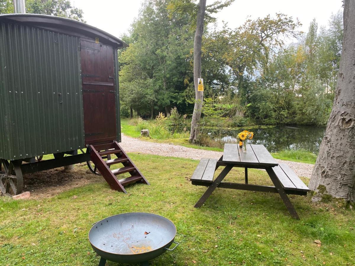The Shepherd'S Hut - Wild Escapes Wrenbury Off Grid Glamping - Ages 12 And Over Baddiley Exteriér fotografie