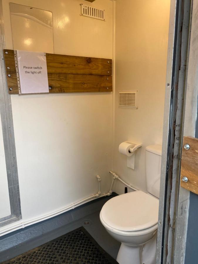 The Shepherd'S Hut - Wild Escapes Wrenbury Off Grid Glamping - Ages 12 And Over Baddiley Exteriér fotografie