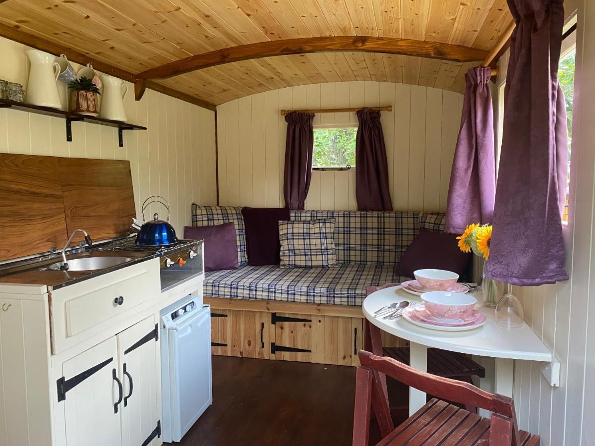 The Shepherd'S Hut - Wild Escapes Wrenbury Off Grid Glamping - Ages 12 And Over Baddiley Exteriér fotografie