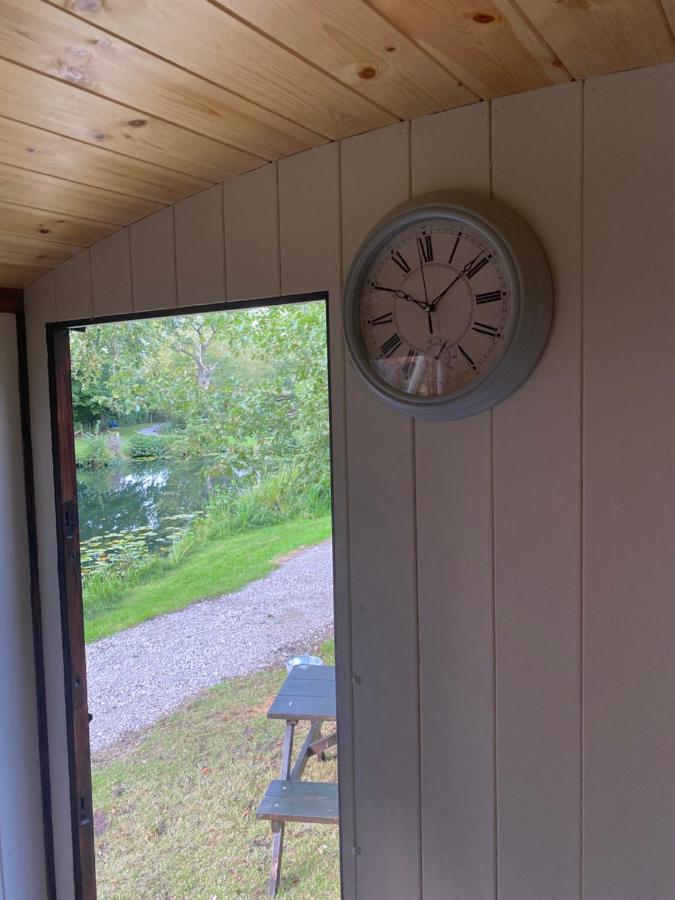 The Shepherd'S Hut - Wild Escapes Wrenbury Off Grid Glamping - Ages 12 And Over Baddiley Exteriér fotografie