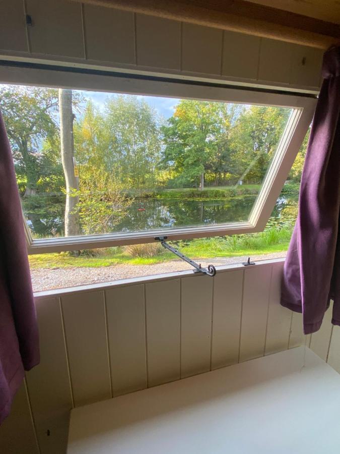 The Shepherd'S Hut - Wild Escapes Wrenbury Off Grid Glamping - Ages 12 And Over Baddiley Exteriér fotografie